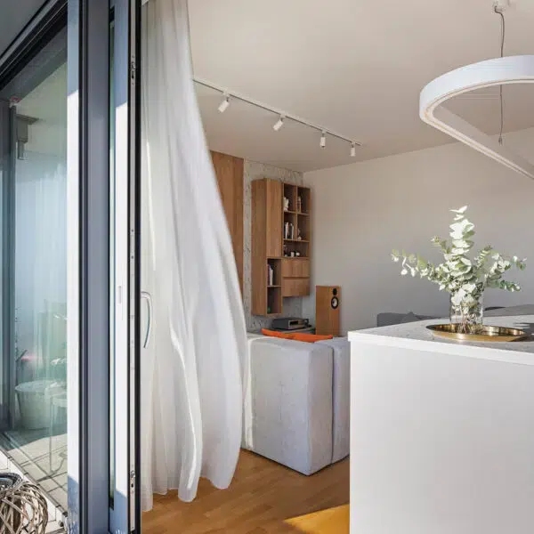 Read more about the article MILYEN FÜGGÖNY VALÓ NAPOS, DÉLI FEKVÉSŰ LAKÁSBA?