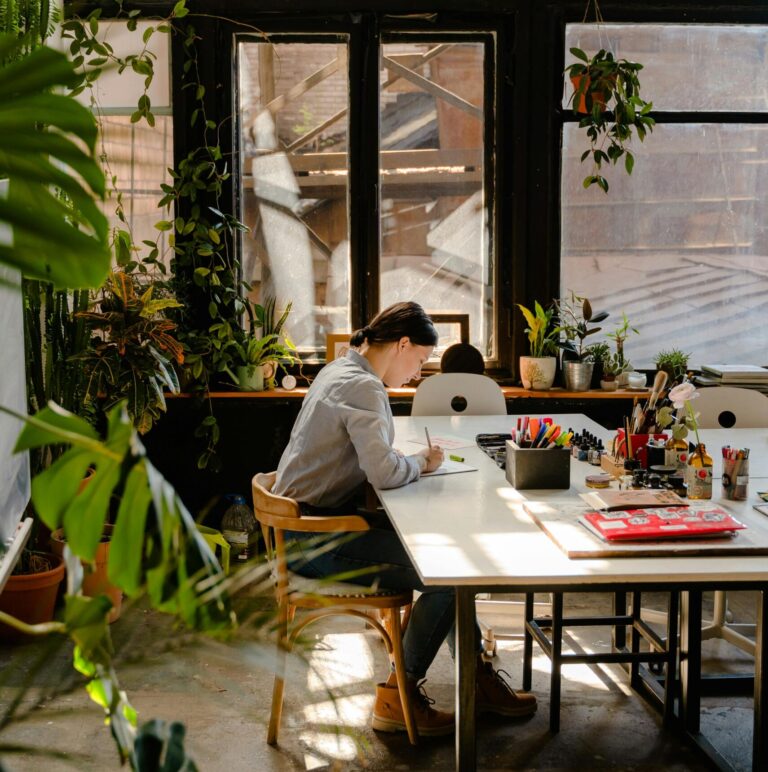 Read more about the article A NAPFÉNY KÁROS HATÁSAI, HOGYAN TAKARÍTHATUNK MEG ENERGIÁT SAJÁT OTTHONUNKBAN – A FÜGGÖNY”MÁSODLAGOS” SZEREPEI