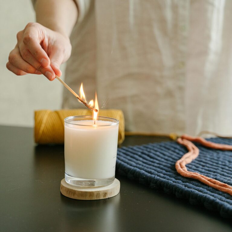 Read more about the article ÉLETMENTŐ TEXTíLIÁK – FÜGGÖNYÖK TŰZÁLLÓSÁGI TULAJDONSÁGAI ÉS SZABVÁNYAI